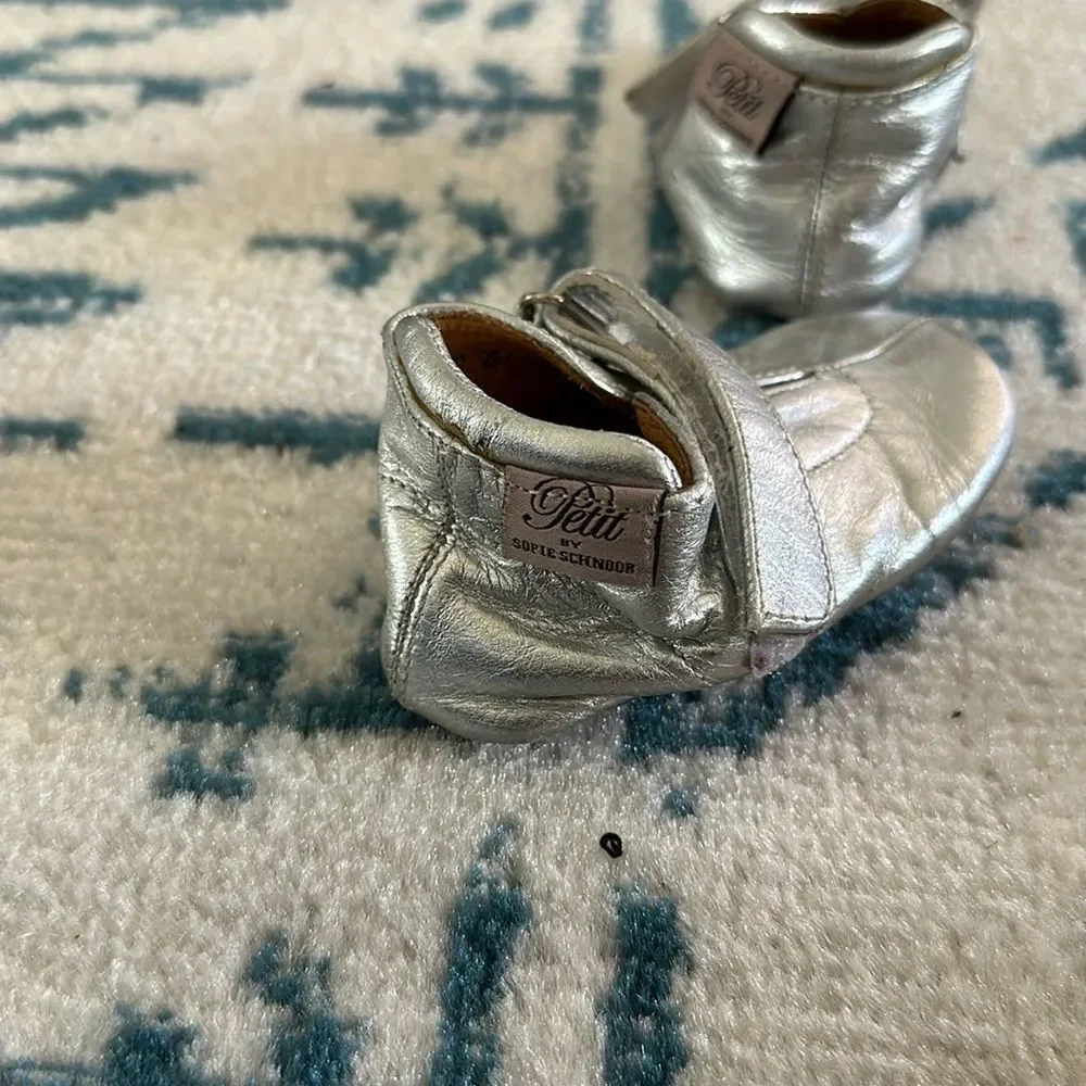 Little silver baby shoes - Petit by Sofia Schnoor
